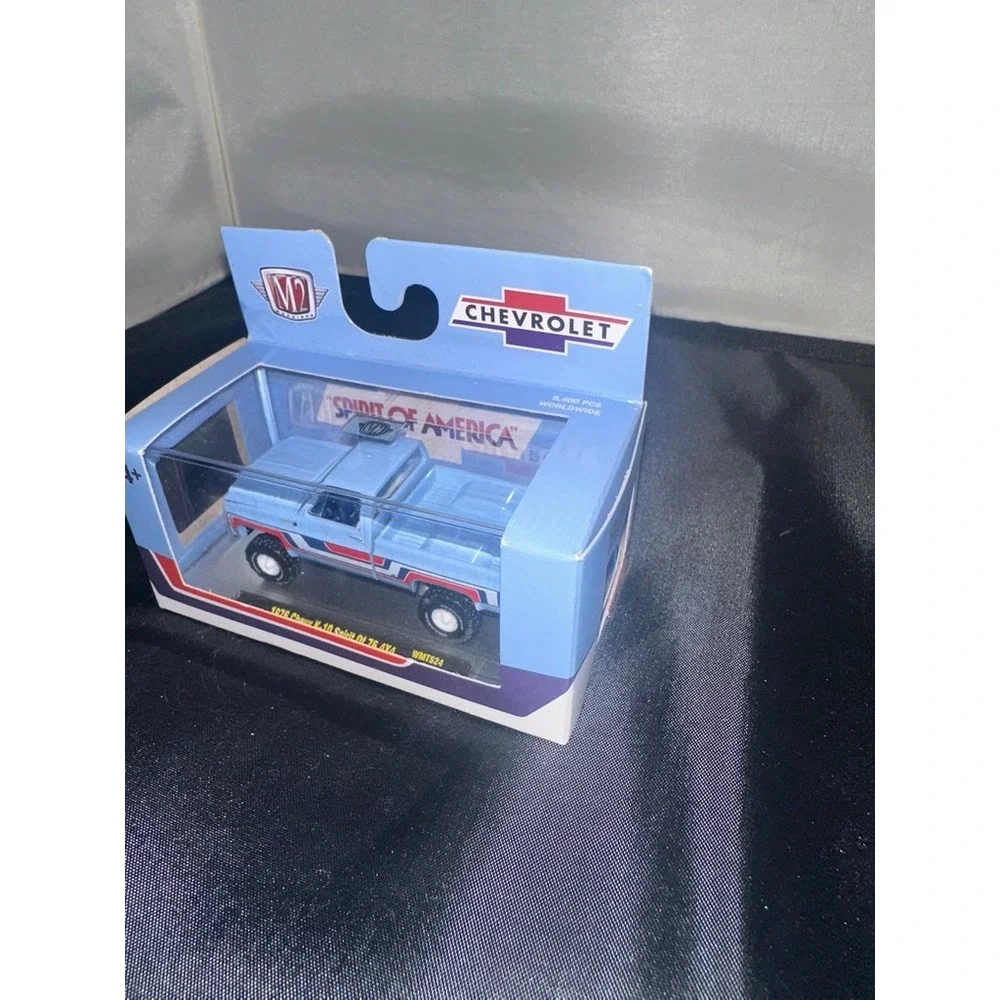 M2‎ Machines 1976 Chevrolet K-10 4X4 Spirit of 76 Blue 1:64 Diecast Truck 32500